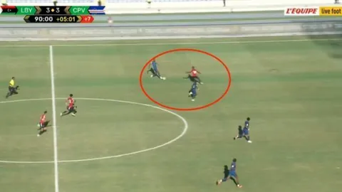 《太阳报》：弗爵力挺滕哈赫，将向潜在投资者阐明立场